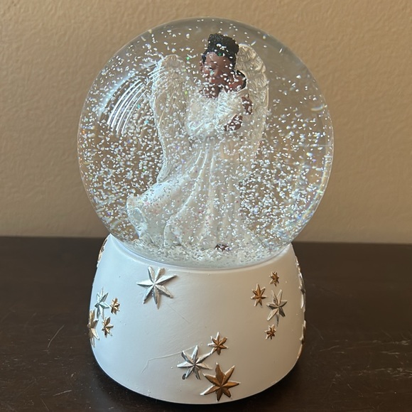 New African American Angel With Baby SnowGlobe Musical Christmas Gift - Picture 2 of 3